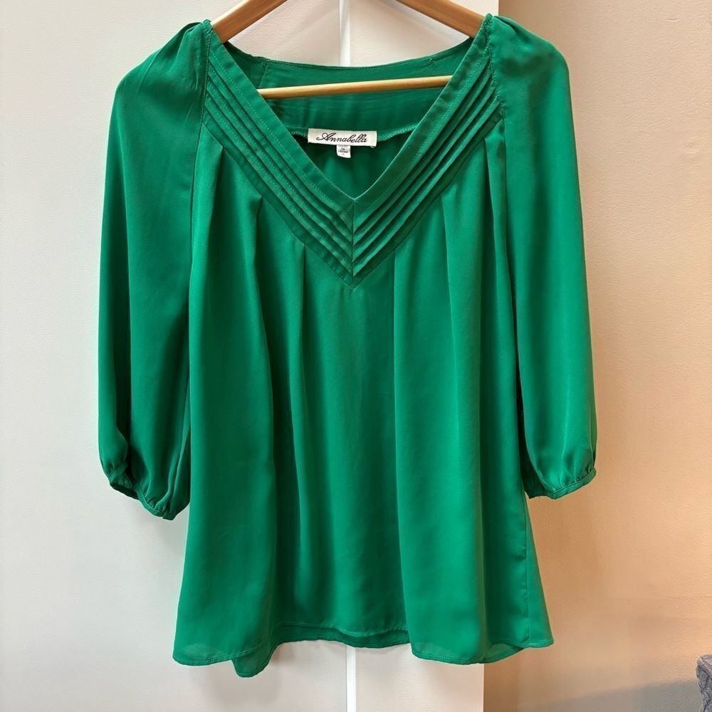 Annabella Emerald Green V-Neck Pleated Blouse – Size S